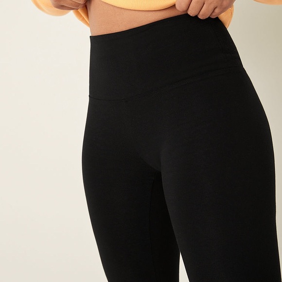 ๐VS PINK BLACK HONEYCOMB SCRIPT LOGO LEGGINGS - Picture 4 of 8